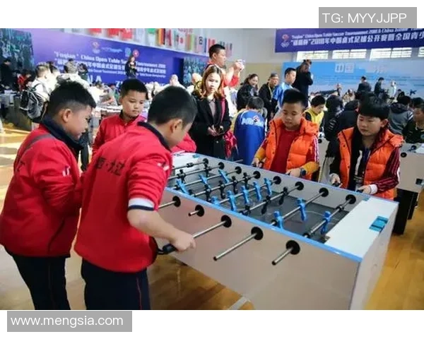 踢足球必备配件全攻略让你在球场上尽显风采与实力